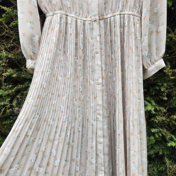 Uniqlo Pleated Chiffon Dress - Picture 13 of 14